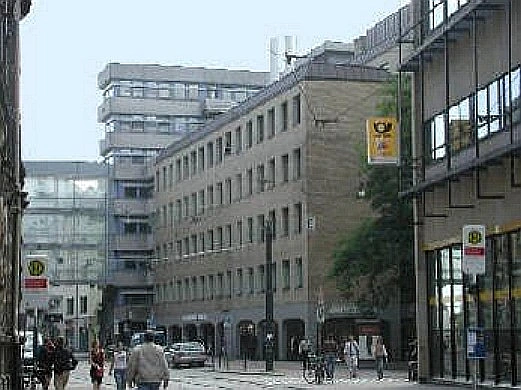 Das Bild zeigt die Gebäudevorderansicht, Domsheide